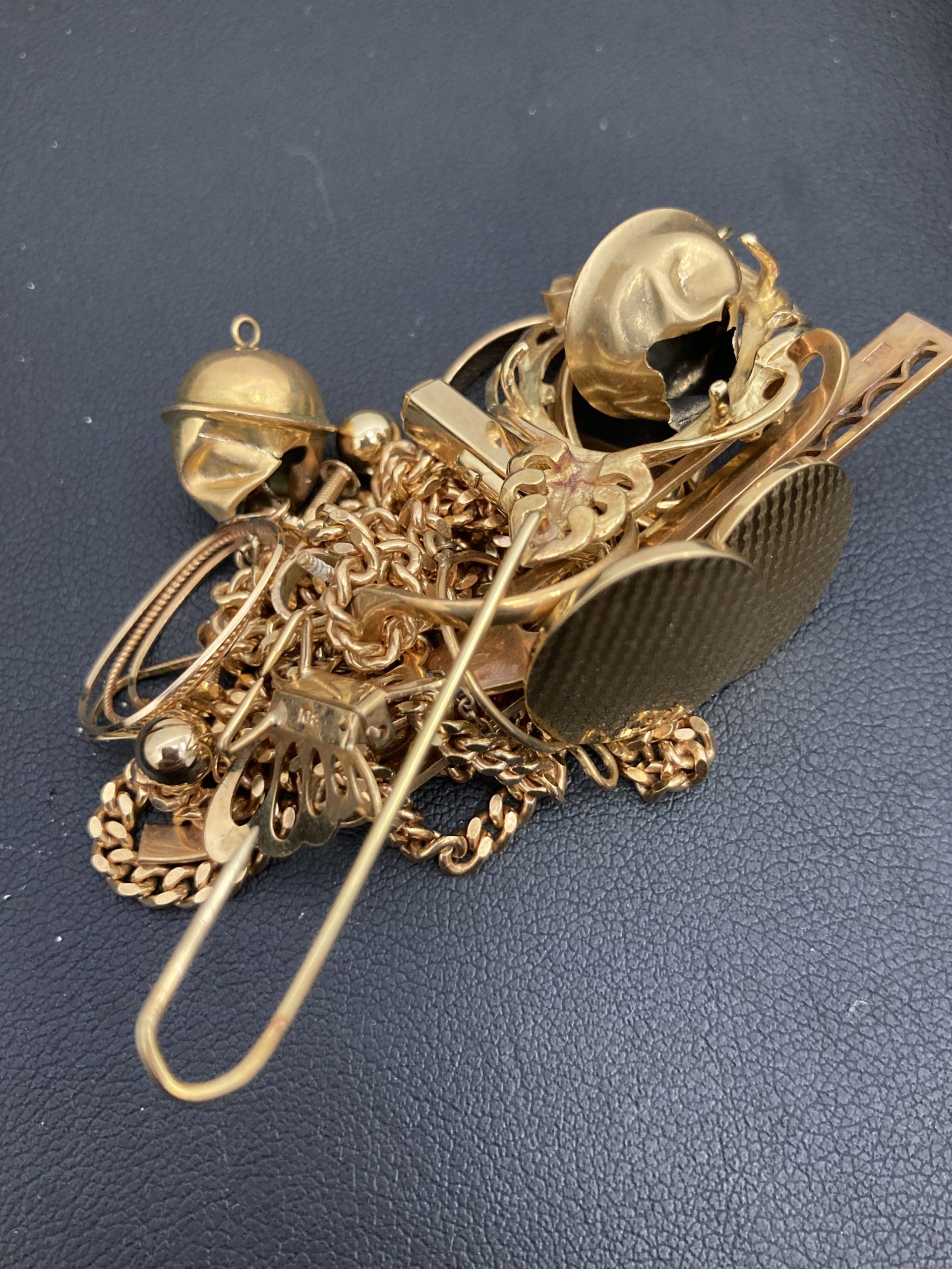 壊れたアクセサリや石が取れてしまったお品はございませんか？