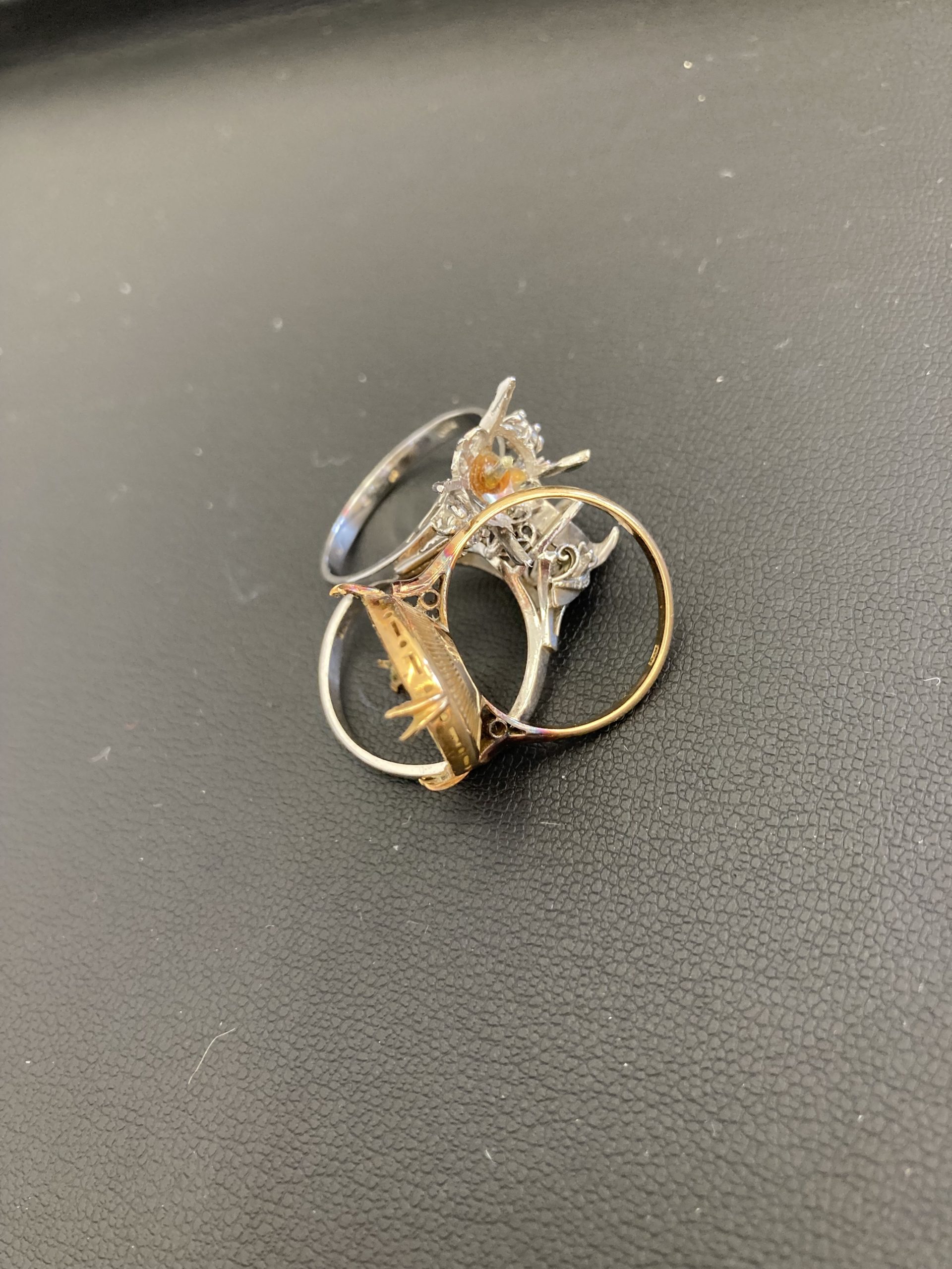 石が外れてしまったリングでも大丈夫！変形しててもＯＫです♪